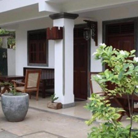Vista Happy Night Holiday Inn Unawatuna Exterior photo